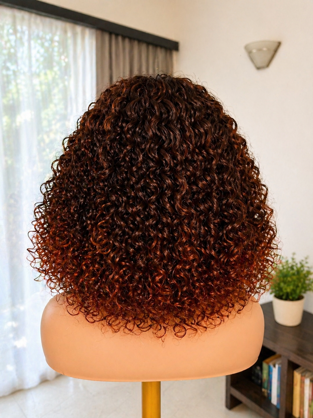 dvn zuri – perruque bouclée courte effet naturel 16 pouces